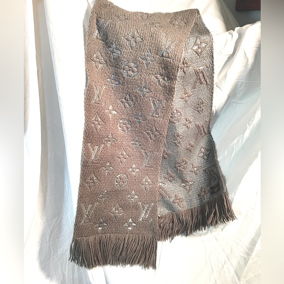EUC Louis Vuitton Logomania Monogram Gray & Silver Wool $ Silk Scarf - Picture 2 of 8
